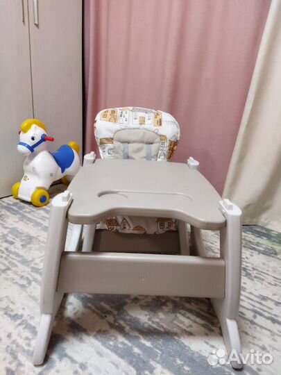 Стул для кормления и стол для рисования