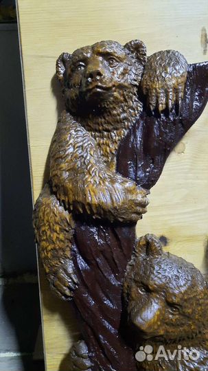 Резное панно из дерева