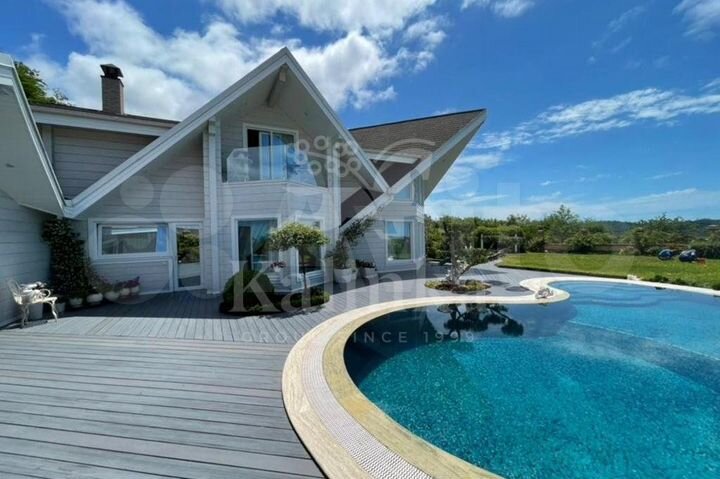 Дом 365 м² на участке 17 сот.