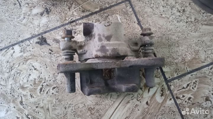 Суппорт задний левый mitsubishi lancer 9