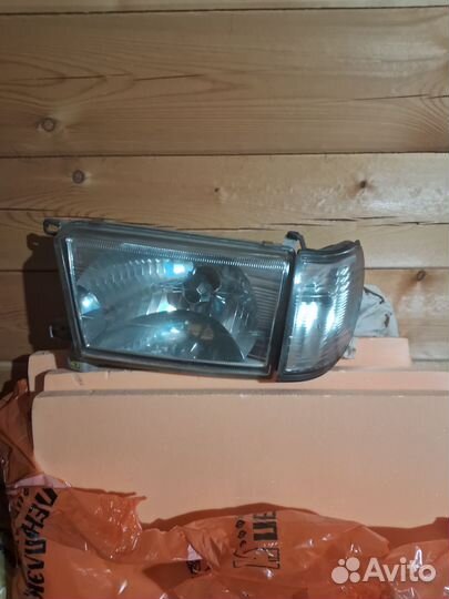 Фара правая тойота сурф 185