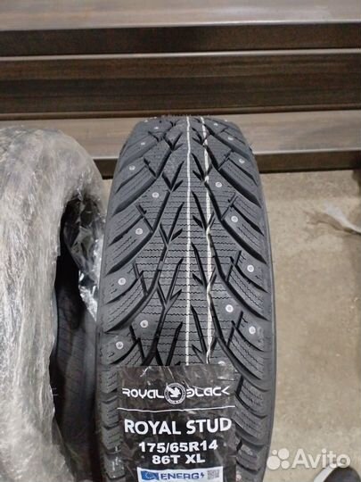 Royal Black Royal Stud 175/65 R14 86T