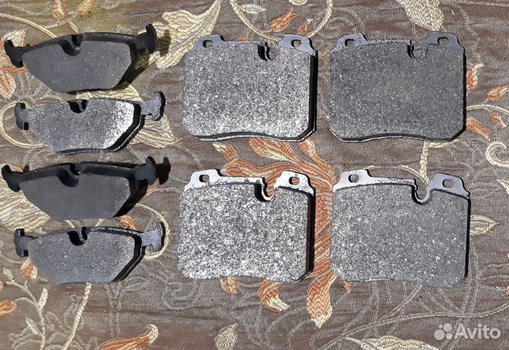 Колодки тормозные BMW E32 750 четырёхпоршневые
