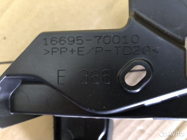 Toyota Land Cruiser 300 Дефлектор радиатора