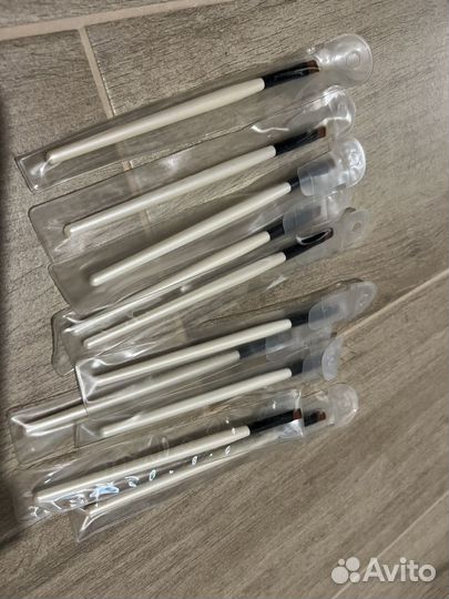 Набором 10 штук. Кисти для бровей