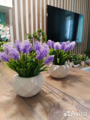 Искусственные цветы в горшках