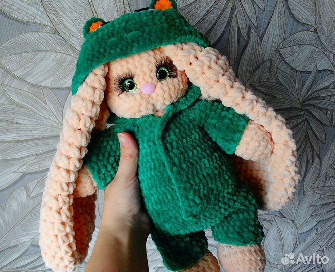 Вязаная плюшевая Зайка