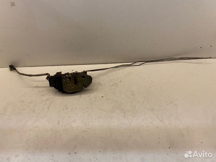 Замок боковой двери задний правый Kia Spectra