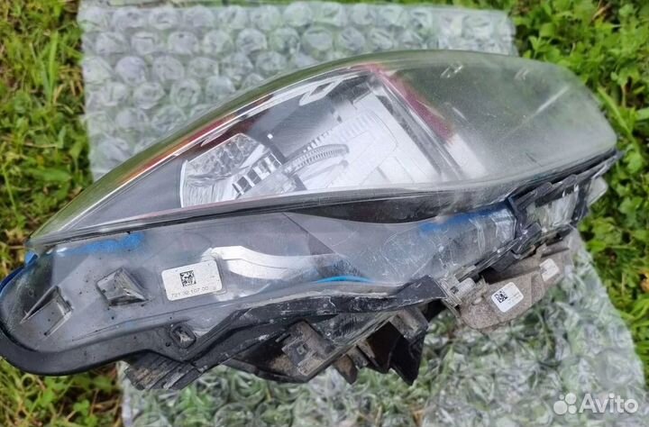 Фара правая BMW F30 дорестайл с лампами и блоками