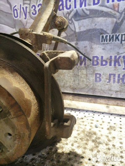 Кулак задний правый Kia Magentis 1