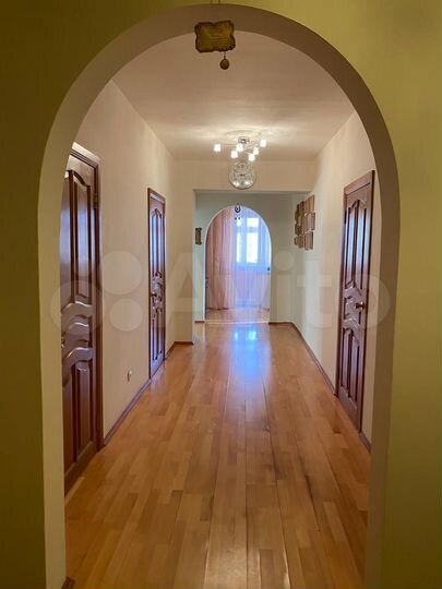 3-к. квартира, 145 м², 2/4 эт.