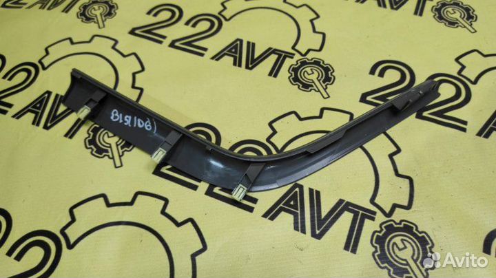 Накладка на торпедо декоративная правая Subaru