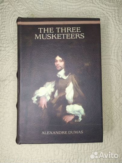 Шкатулка в виде книги