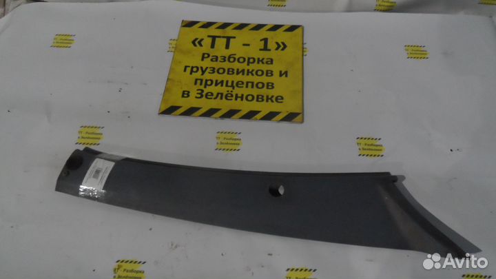 Накладка лобового стекла правая mersedes 827397