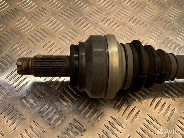 Задняя правая полуось BMW F01 F07 F13 50i