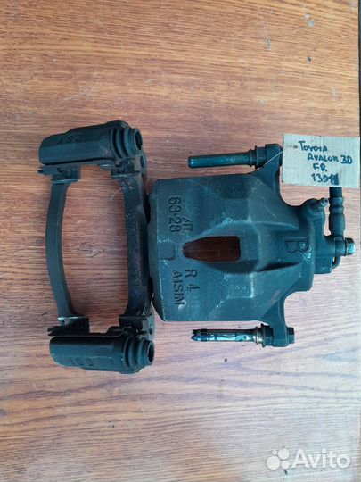 Суппорт передний правый Toyota Avalon 30