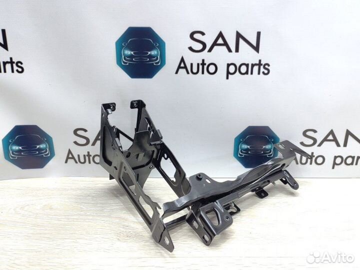 Кронштейн фары правый Bmw 3 F30 N55B30 2013