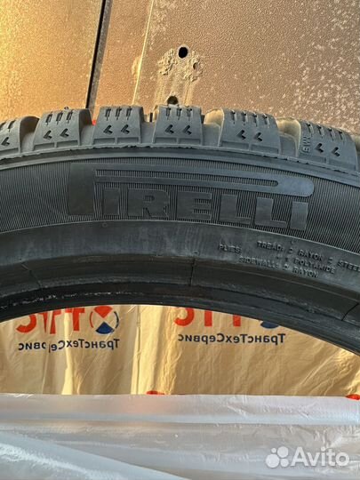 Pirelli Winter Ice Zero 275/40 R21 и 305/35 R21