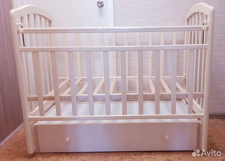 Детская кровать с матрасом, бортиками и ящиком