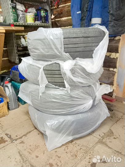 Yokohama 104ZR 215/65 R16 98H