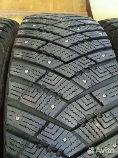Goodyear UltraGrip Ice Arctic SUV 225/60 R17 103T