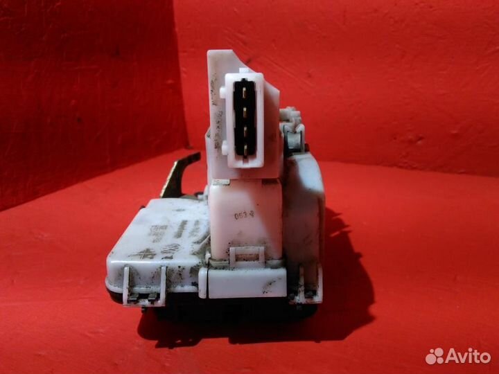 Замок двери передней правой Фольксваген Венто 91