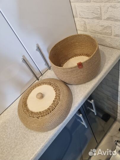 Корзина с крышкой из джута с деревянным дном