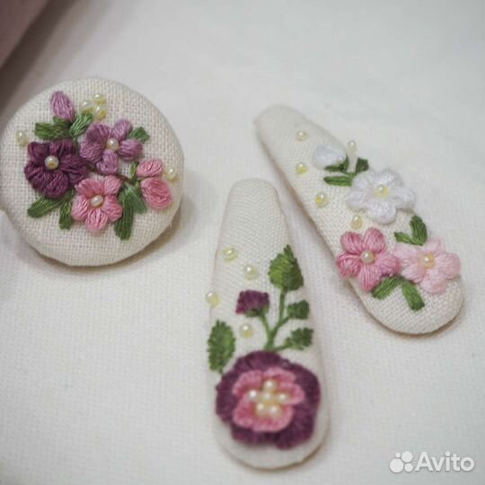 Резинки и заколки для волос с ручной вышивкой