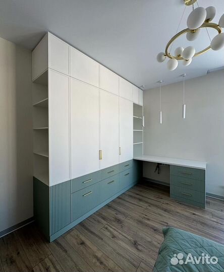 Шкаф с письменным столом