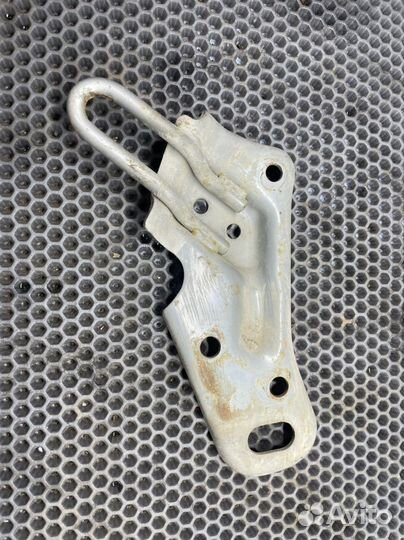 Петля буксировочная передняя Nissan Primera P11