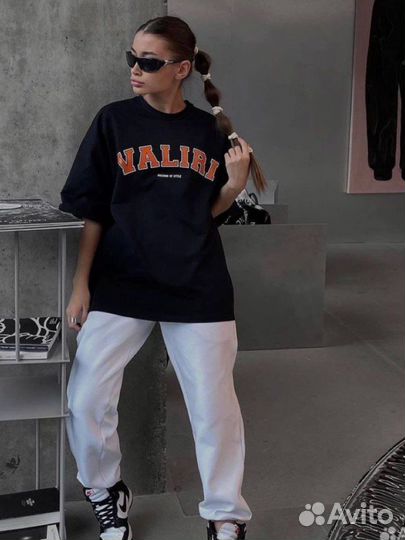 Женский спортивный костюм