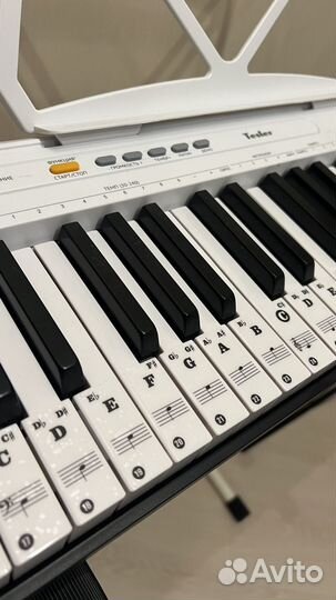 Синтезатор с подставкой