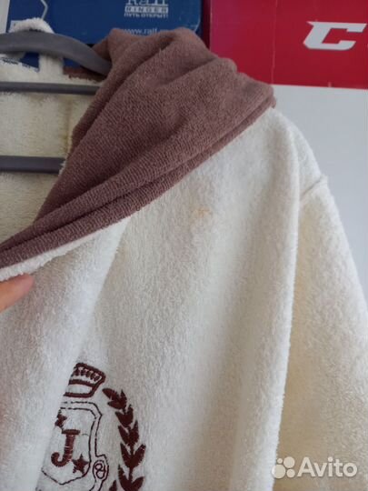 Махровый халат с капюшоном