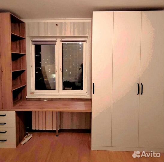 Рабочая зона в углу у окна