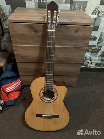 Классическая электроакустическая гитара