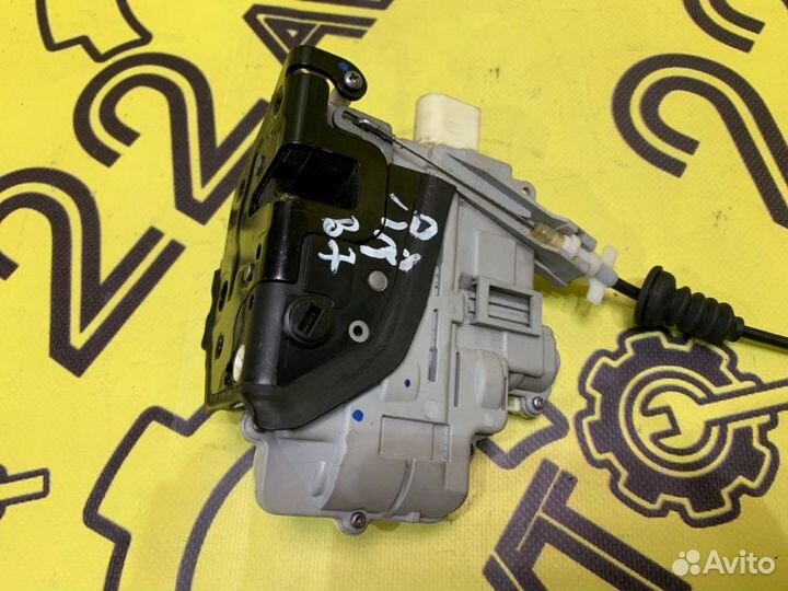 Замок двери задний правый Volkswagen Passat 362