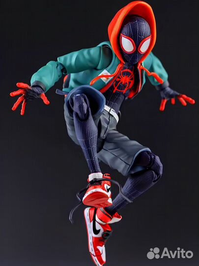 Коллекционная фигурка spider man miles morales