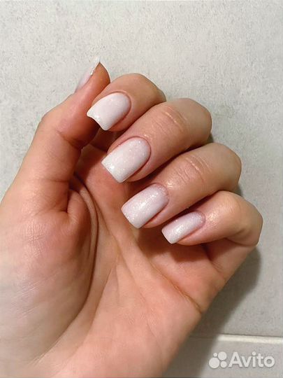 Модель на маникюр