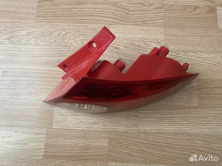 Задний фонарь правый оригинал