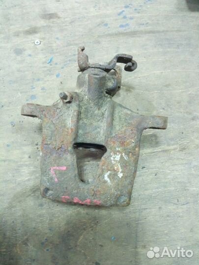 Суппорт тормозной передний Форд Мондео 3