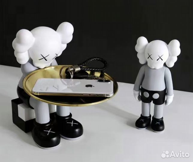 Подставка для украшений/часов/ключей «kaws.»