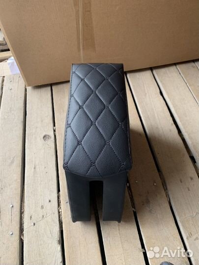 Подлкотник на Ладу гранту, дастун