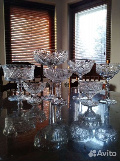 Ваза для фруктов на ножке