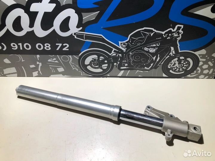 Левое перо Suzuki GSX-R 400 R GK76A 1991г