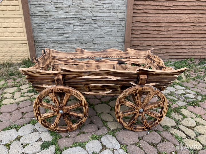 Деревянная телега декоративная резная