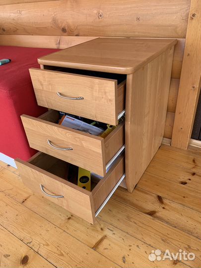 Тумба с выкатными ящиками
