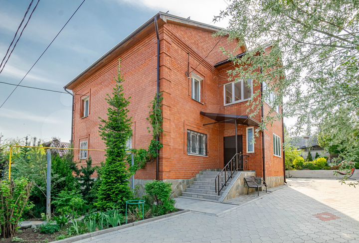 Коттедж 309 м² на участке 7 сот.