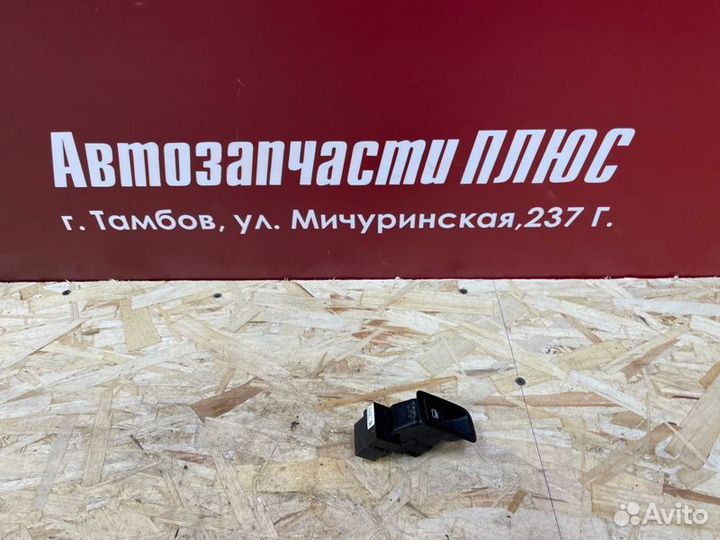 Кнопка стеклоподъемника задняя правая Volkswagen