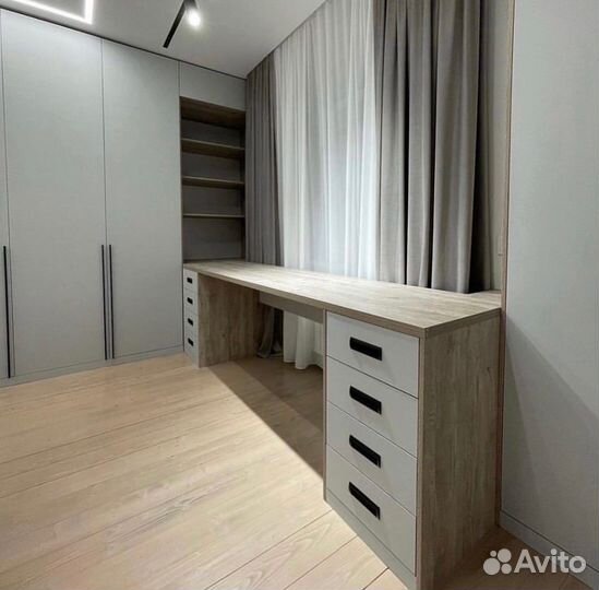 Рабочая зона со шкафом