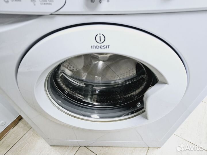 Узкая стиральная машина Indesit 4кг/33см (Окт139)